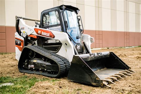 bobcat skid steer chadders on one side|bobcat steering pulls to one side.